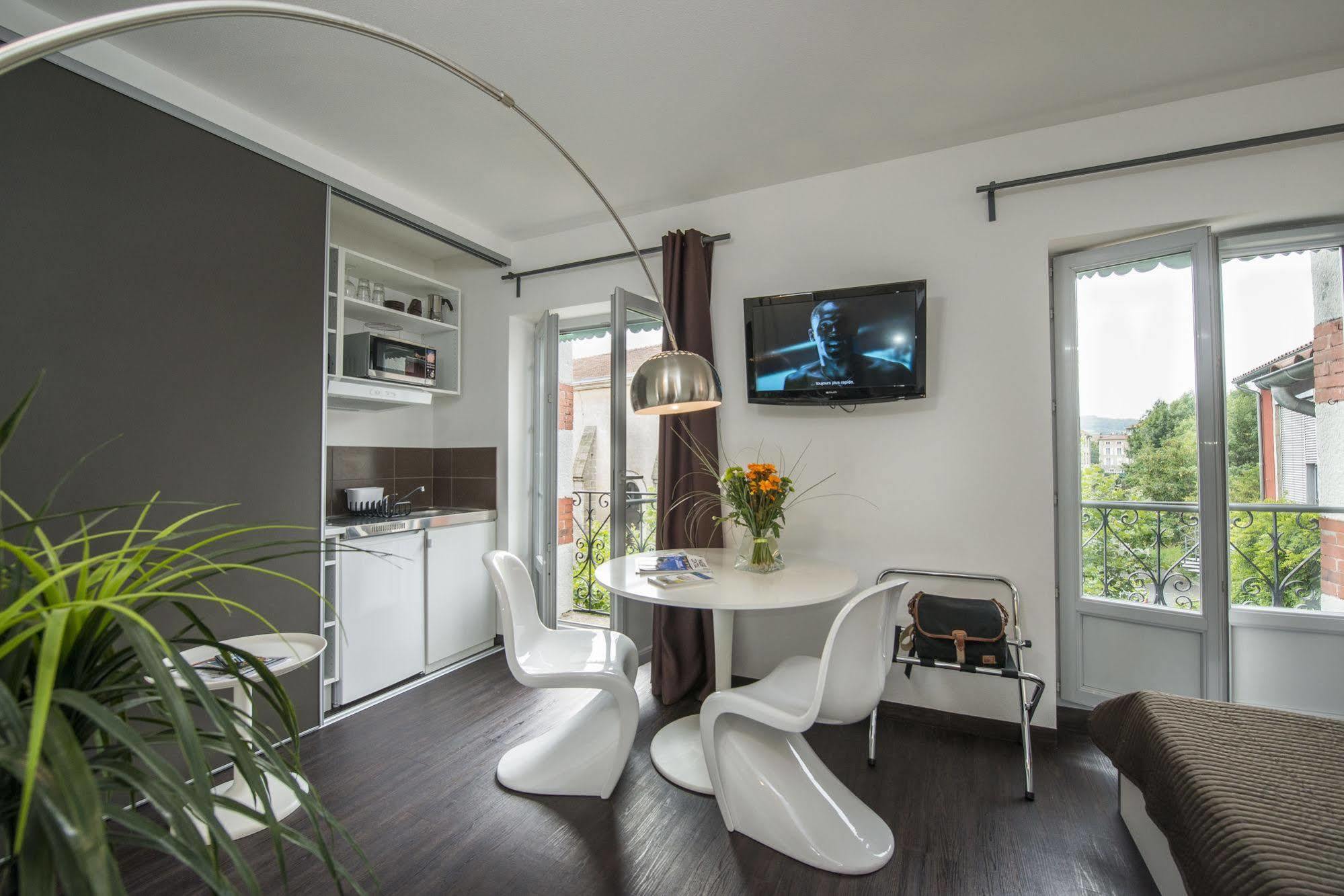 Hotel Des Capucins Le Puy-en-Velay Экстерьер фото